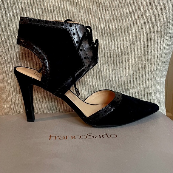 Black genuine suede heels. - Picture 1 of 2